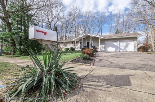 32 Buckingham Dr, Jackson Twp, NJ 08527-2637