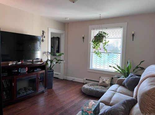 42 Elm St, Norwich CT  06351-2316 exterior