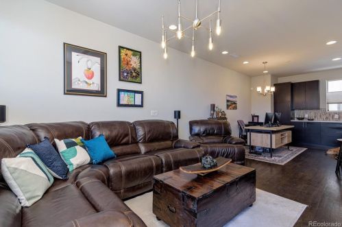 1311 Jackson St, Denver CO 80205-5052 exterior