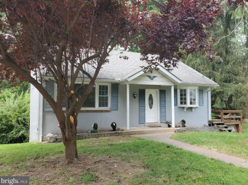 437 Eastburn Rd, Norristown PA  19406-2044 exterior
