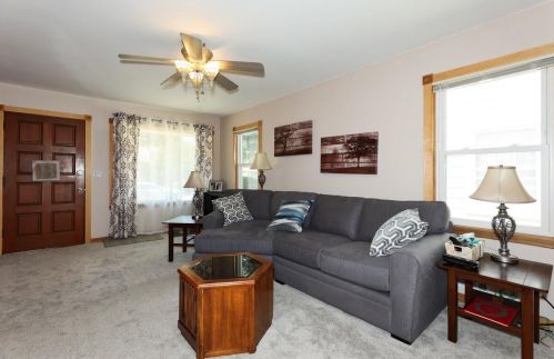 2106 107, Milwaukee WI 53226-2304 exterior