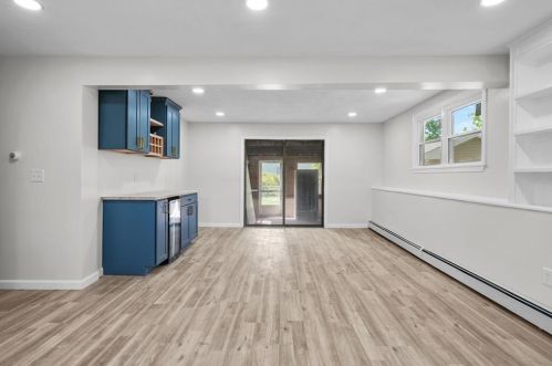 5 Baldwin Dr, Providence RI  02919-1512 exterior