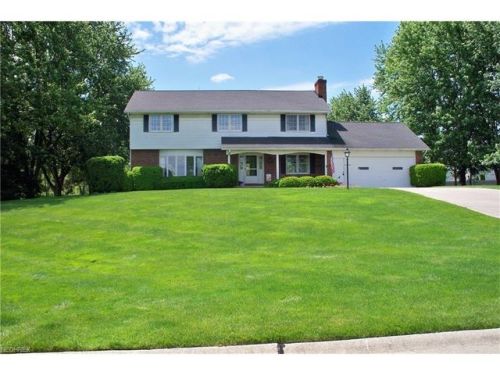 60 Valley Brook Blvd, Hinckley, OH 44233-9684