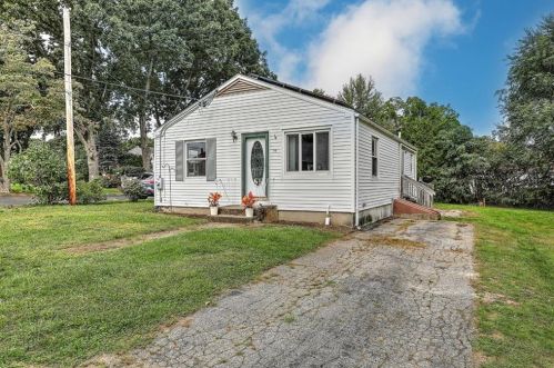 44 Rosemont Ave, Cumberland RI  02864-7519 exterior