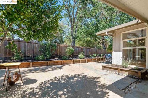 1890 Eloise Ave, Concord CA  94523-2102 exterior