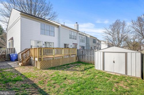 302 Hedgestone Ter, Leesburg VA  20176-4842 exterior