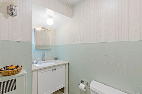 2688 Crompond Rd, Yorktown Hgts NY  10598-3130 exterior