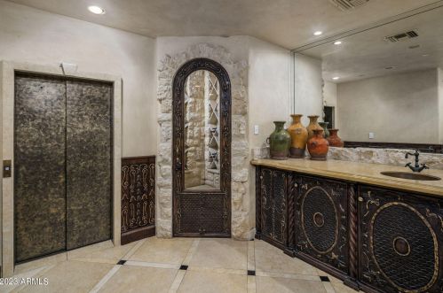 41 Biltmore Est, Phoenix AZ 85016-2819 exterior