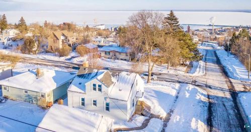 1 10th St, Duluth, MN 55805-1228