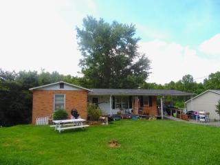 1956 Bouton Bnd, Cookeville, TN 38501-1008