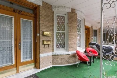 85-37 89th St, Jamaica, NY 11421-1323