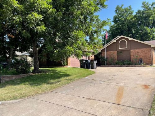 10220 Lone Pine Ln, Fort Worth, TX 76108-3914