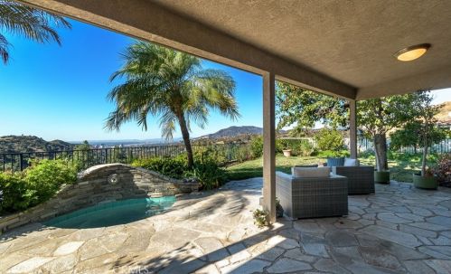 2755 Valle Vista Dr, Glendale CA  91206-4720 exterior