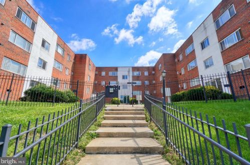 14 Halley Pl, Washington, DC 20032-2334