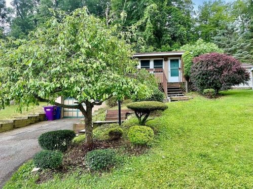4871 Hialeah Dr, Pittsburgh, PA 15239-2403