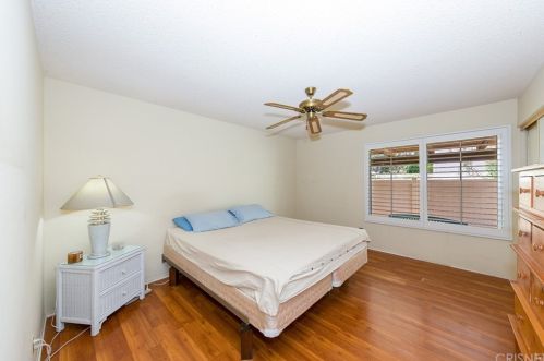 20056 Avenue Of The Oaks, Santa Clarita CA  91321-1361 exterior