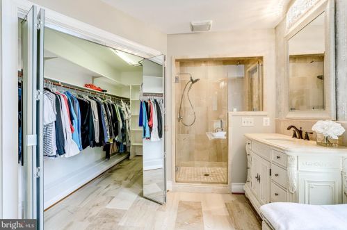 10108 Nedra Dr, Great Falls VA  22066-2835 exterior