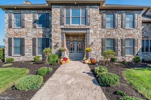 4 Alexandria Ct, Navy Sup Dpt, PA 17050-8224