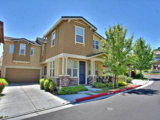 8900 Acorn Way, Gilroy CA  95020-8243 exterior
