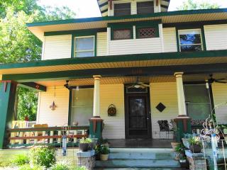 308 Washington St, Paris, TX 75460-7073