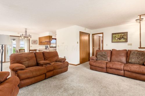 391 Waverly Ave, Washington Ch OH  43160-2464 exterior