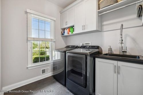 6 Courtney Ct, East Freehold NJ 07728-9563 exterior