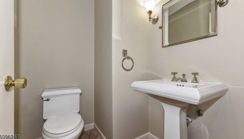 18 Noelle Ct, Lincoln Park NJ  07035-2237 exterior