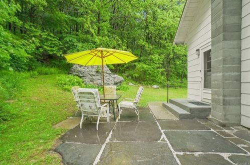 1025 Peekskill Hollow Rd, Tompkins Corners NY  10579-1715 exterior