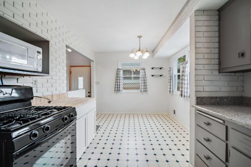 2439 Alvina Ave, Milwaukee WI 53221-4957 exterior