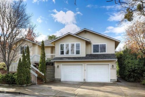 1045 Oak Knoll Dr, Ashland, OR 97520-3700