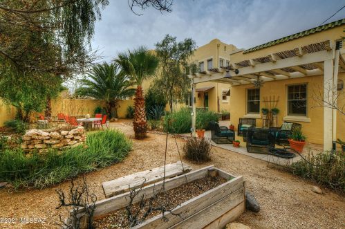 309 1 St, Tucson AZ 85705-7818 exterior