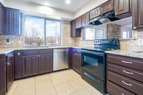 2833 Cummings Dr, Bedford, TX 76021-3757