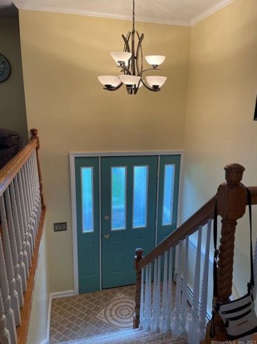 131 Pollys Ln, Uncasville CT  06382-1436 exterior