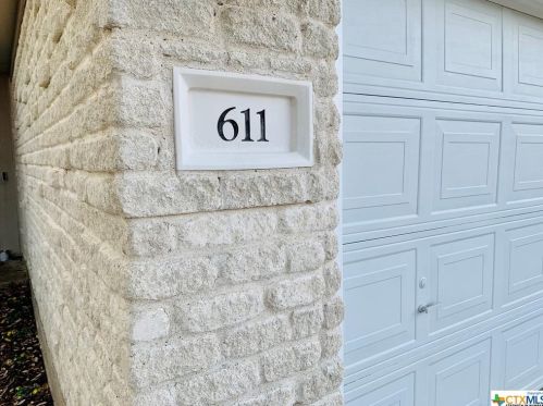 611 Ashland Crk, Victoria, TX 77901-1006