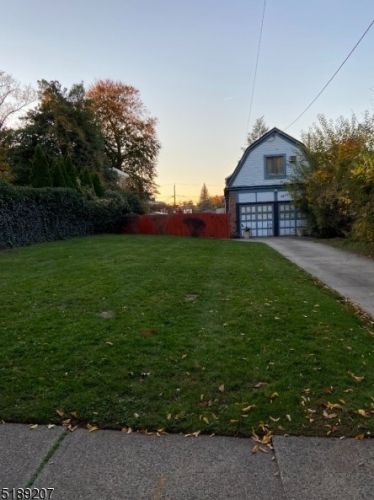640 Clifton Ave, Newark, NJ 07104-1502