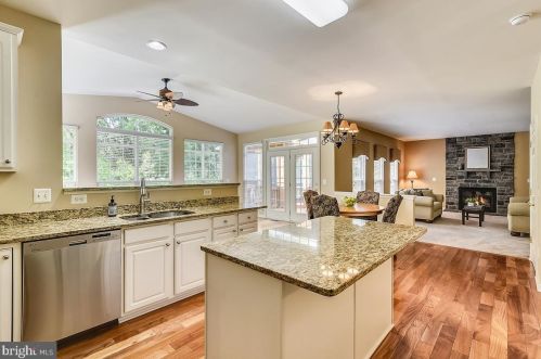 527 Rugby Ct, Purcellville VA  20132-3415 exterior