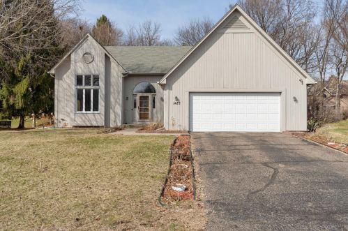 1423 Cutters Ln, Saint Paul, MN 55122-3800