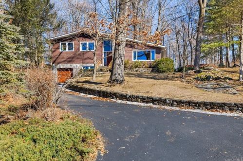 5 Deer Hill Ln, Briarcliff NY  10510-1801 exterior