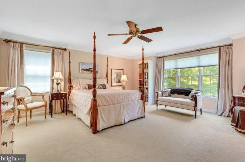 131 Knoxlyn Farm Dr, Kennett Sq PA  19348-2700 exterior