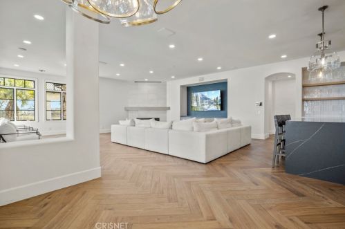 25682 Oak Meadow Dr, Santa Clarita CA  91381-0762 exterior