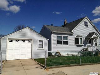 1115 Washington Pl, North Baldwin, NY 11510-4812