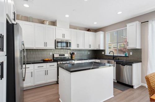 1467 Cavendish Ave, Santa Rosa CA 95401-6015 exterior