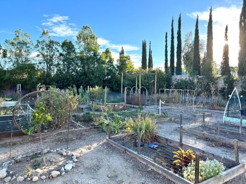21737 Propello Dr, Santa Clarita CA  91350-8542 exterior
