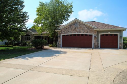 8148 Anna Ave, Waterford, WI 53185-1386