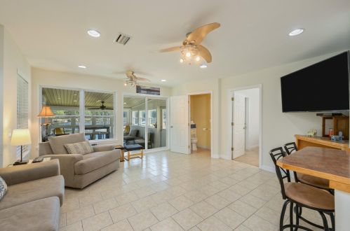 883 Squirrel Rd, Defuniak Springs FL  32433-7686 exterior