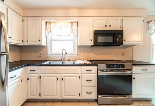 148 Dorothy Dr, Middletown CT  06457-5304 exterior