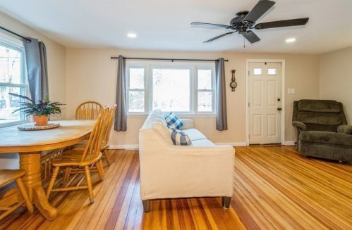 33 New Carver St, Raynham MA 02767-1738 exterior