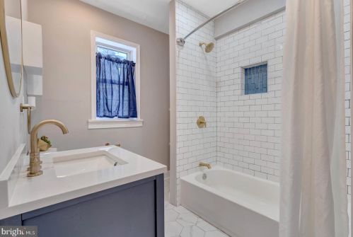 320 Maple Ave, Camden NJ  08109-2622 exterior