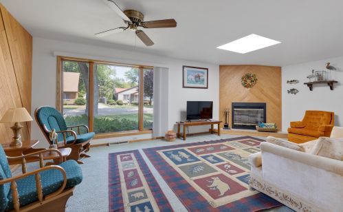 1529 Pheasant Ave, Twin Lakes, WI 53181-9727