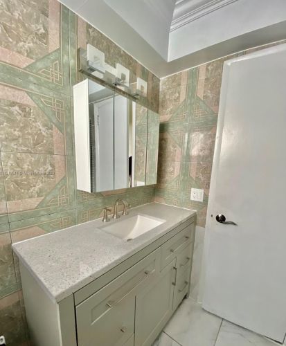 6861 28th St, Hollywood FL  33023-3707 exterior